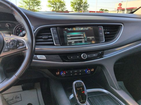 Used 2018 Buick Enclave Essence AWD/4WD image 17