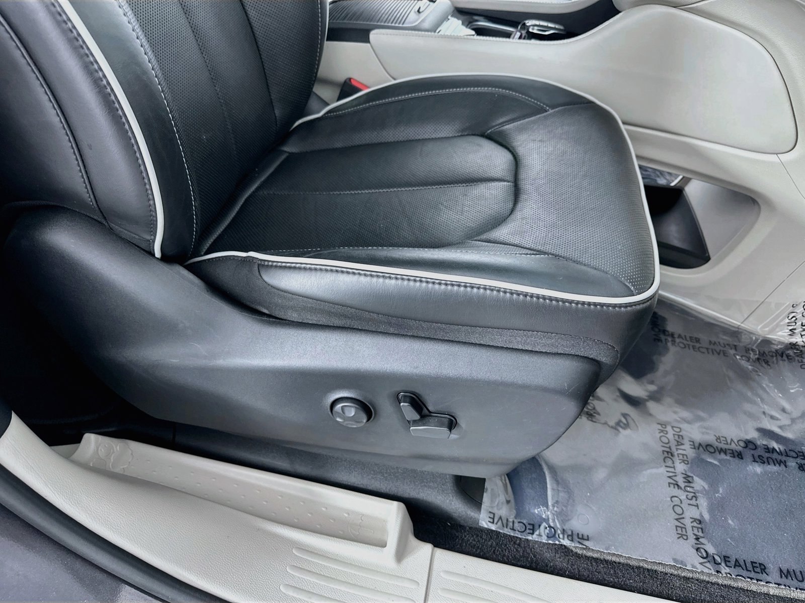 Used 2021 Chrysler Pacifica Limited w/ Premium & Safety Sphere Group FWD image 33