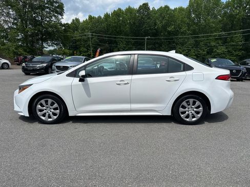 Used 2021 Toyota Corolla LE image 3