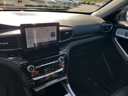 Used 2024 Ford Explorer Limited image 20