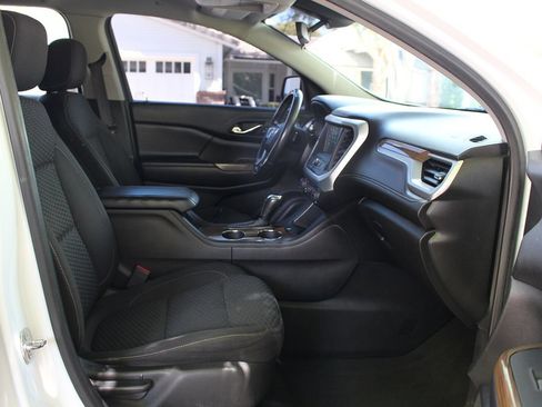 Used 2018 GMC Acadia SLE FWD image 19