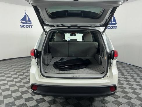 Used 2019 Toyota Highlander XLE AWD/4WD image 21