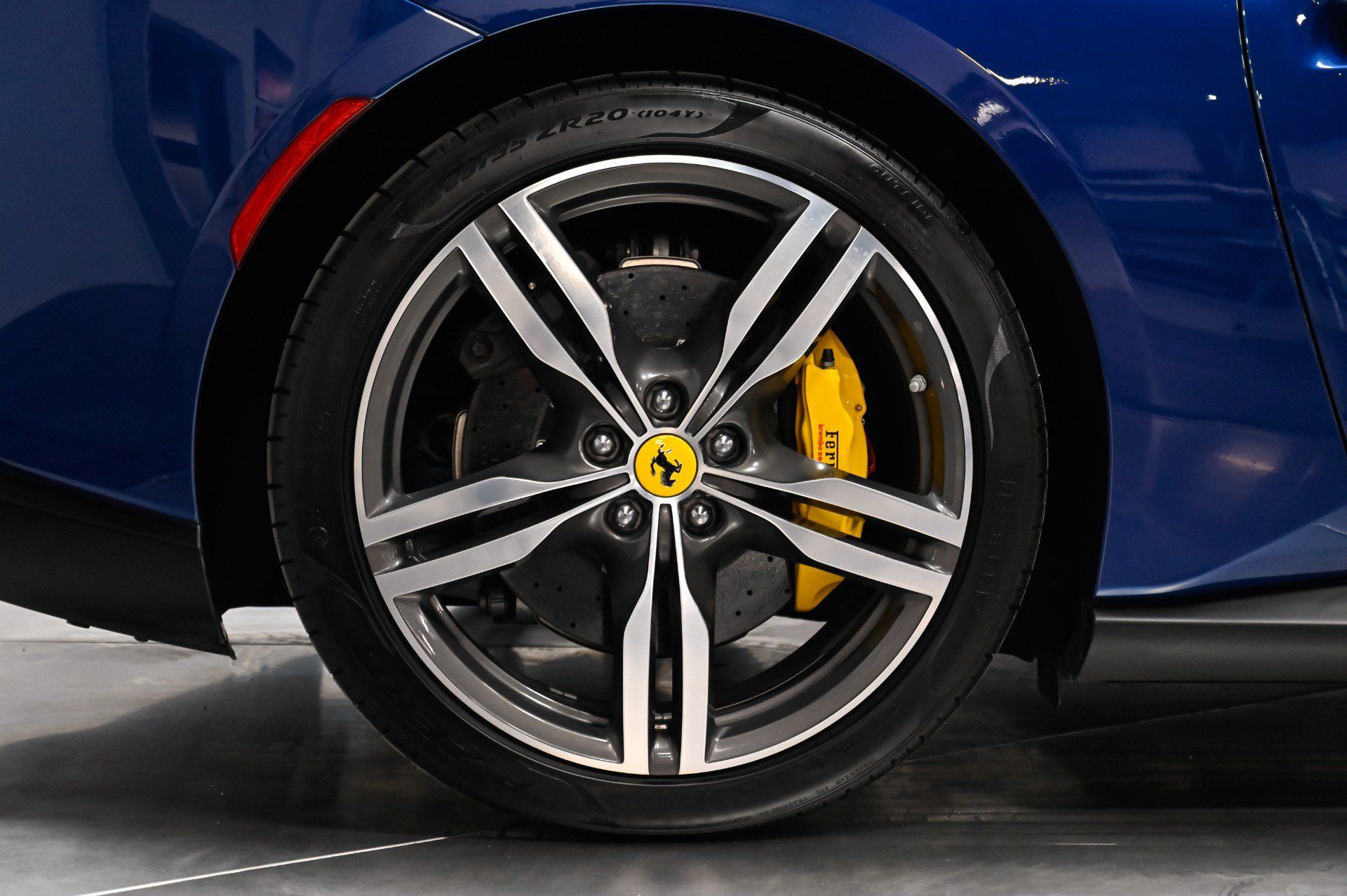 Used 2019 Ferrari Portofino RWD image 17