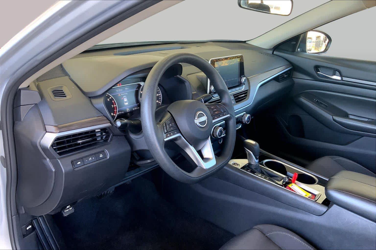 Used 2024 Nissan Altima 2.5 SV FWD image 17