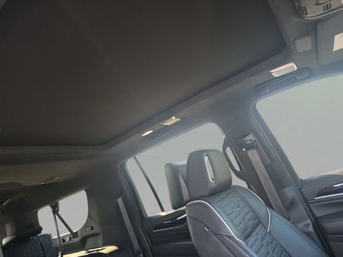 Used 2023 Cadillac Escalade ESV V AWD/4WD image 31