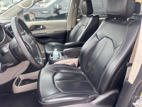 Used 2021 Chrysler Voyager Lxi image 9