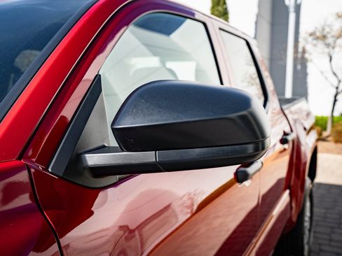 Used 2025 Toyota Tacoma SR image 15