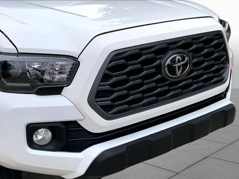 Used 2021 Toyota Tacoma TRD Off-Road AWD/4WD image 32
