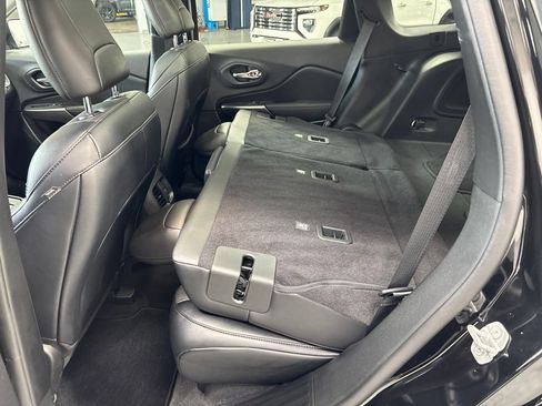 Used 2022 Jeep Cherokee Latitude Lux w/ Sun & Sound Group AWD/4WD image 39