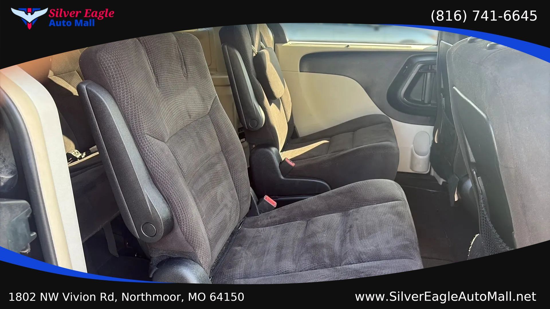 Used 2014 Chrysler Town & Country Touring FWD image 12