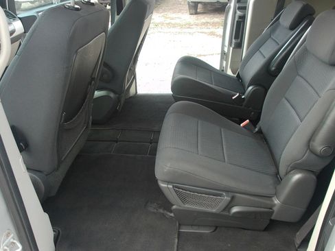 Used 2010 Dodge Grand Caravan SXT FWD image 26