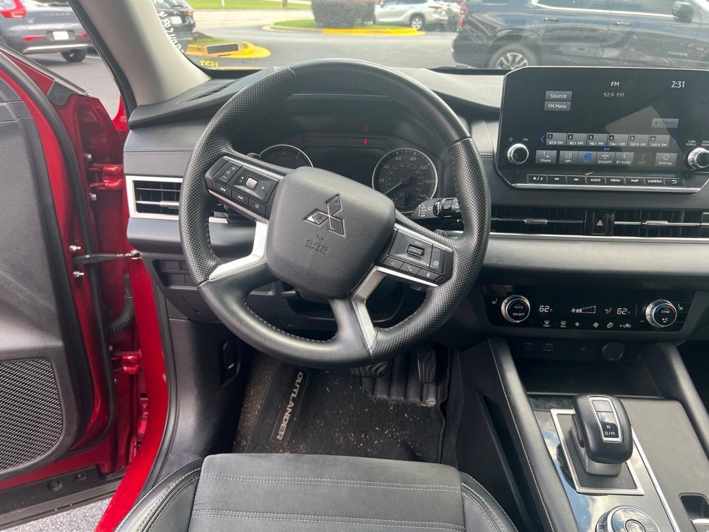 Used 2024 Mitsubishi Outlander FWD image 14