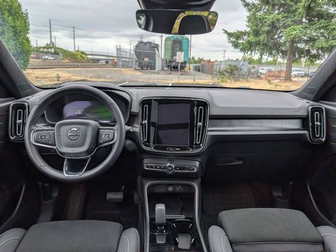 Used 2023 Volvo XC40 Recharge Ultimate w/ Protection Package Premier AWD/4WD image 12