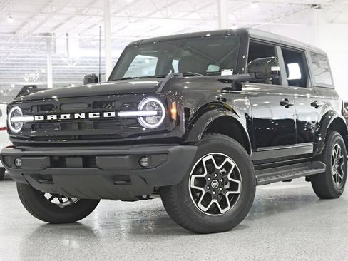 Used 2025 Ford Bronco Outer Banks AWD/4WD image 6