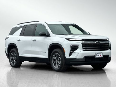 New 2025 Chevrolet Traverse LT w/ Enhanced Driving Package image 2