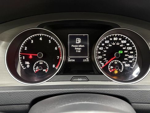 Used 2015 Volkswagen Golf 4-Door FWD image 23