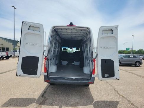 Used 2025 Mercedes-Benz Sprinter 2500 image 21