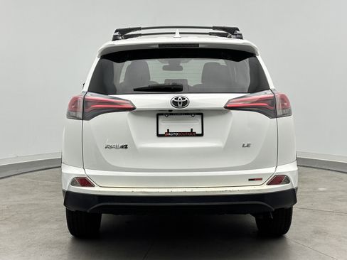 Used 2018 Toyota RAV4 LE image 6