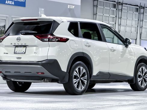 Used 2023 Nissan Rogue SV FWD image 8