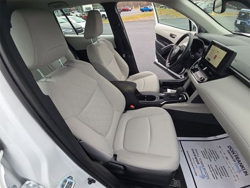 Used 2025 Toyota Corolla Cross L image 29