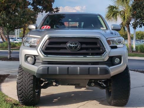 Used 2022 Toyota Tacoma SR5 w/ Technology Package AWD/4WD image 3