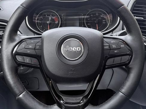 Used 2019 Jeep Cherokee Latitude Plus AWD/4WD image 18