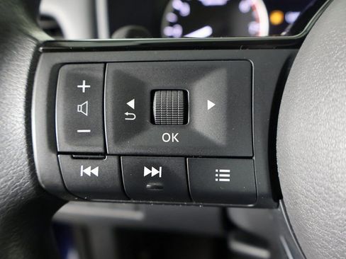 Used 2022 Nissan Rogue SV image 27