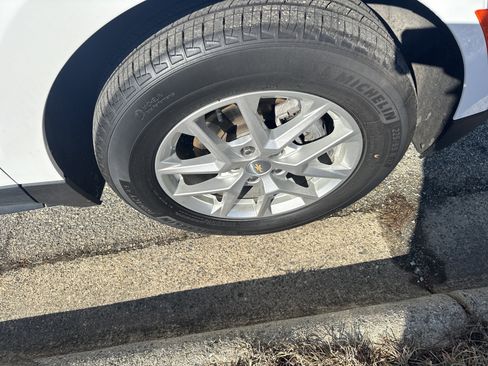 Used 2023 Chevrolet Equinox LT image 12