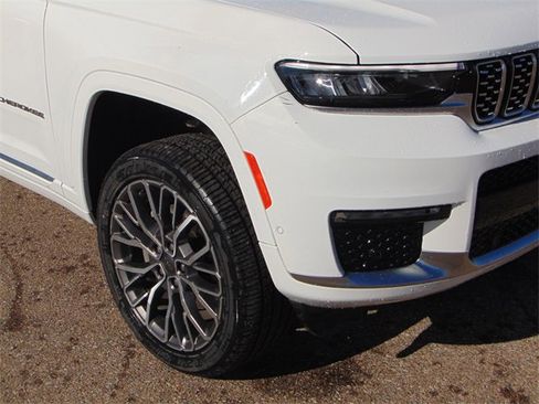 Used 2022 Jeep Grand Cherokee L Summit image 2