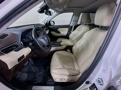 Used 2021 Toyota Highlander Limited FWD image 16