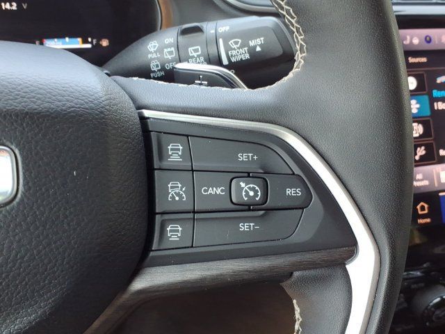 Used 2024 Jeep Grand Cherokee Limited w/ Luxury Tech Group II AWD/4WD image 28