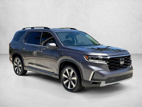 Used 2023 Honda Pilot Touring image 11
