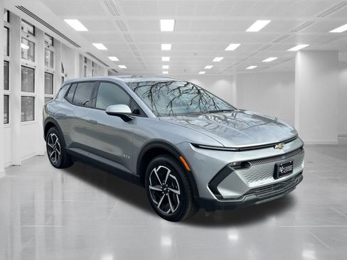 New 2026 Chevrolet Equinox EV LT image 3