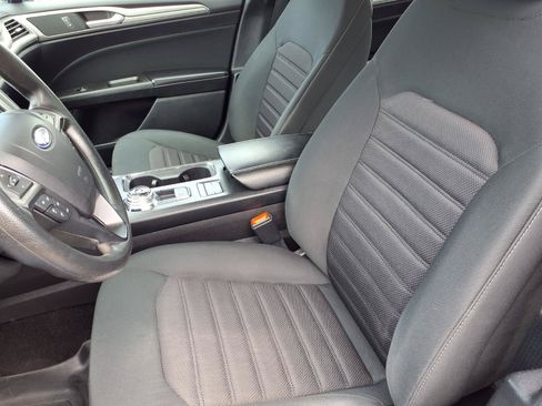 Used 2020 Ford Fusion SE FWD image 3