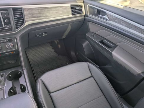 Certified 2022 Volkswagen Atlas Cross Sport SE FWD image 18