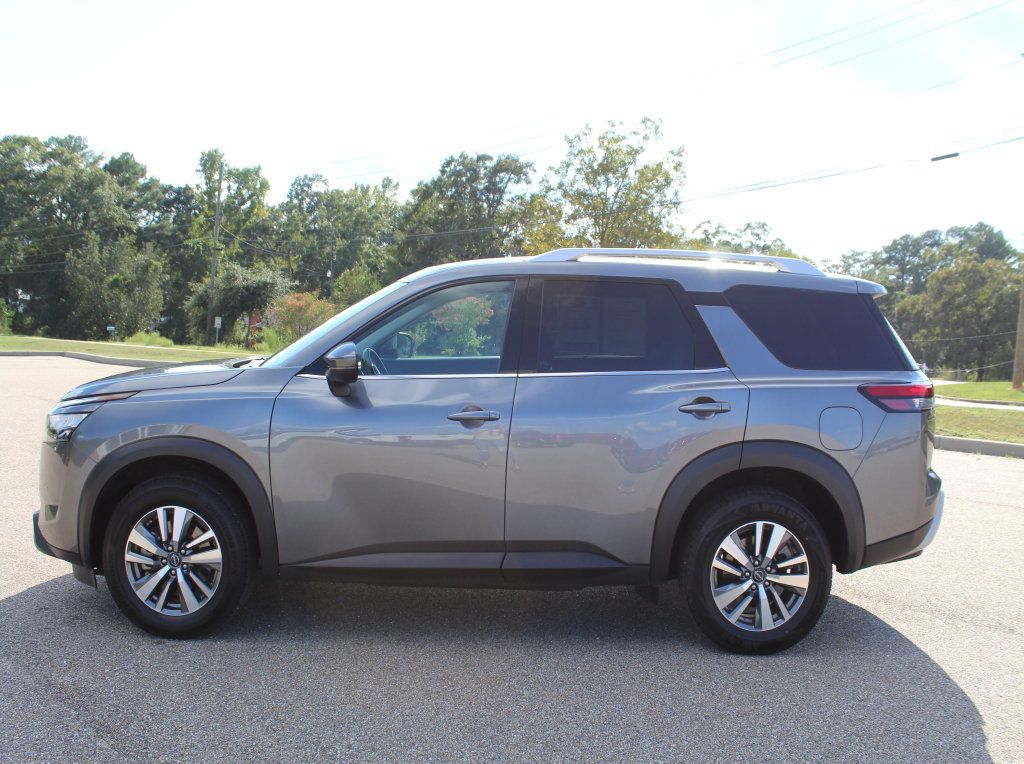 Used 2025 Nissan Pathfinder SL AWD/4WD image 10