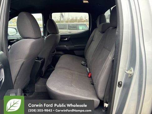 Used 2017 Toyota Tacoma TRD Off-Road image 9