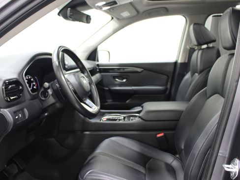 Used 2023 Honda Pilot Touring image 3