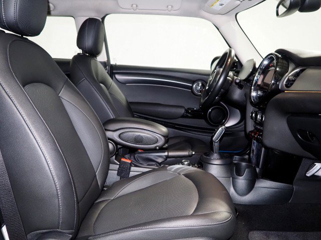 Used 2024 MINI Cooper 2-Door Hardtop FWD image 15