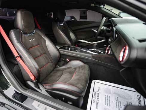 Used 2017 Chevrolet Camaro ZL1 RWD image 14