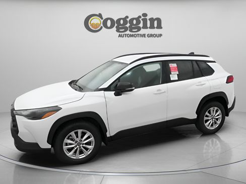 Used 2026 Toyota Corolla Cross LE FWD image 3