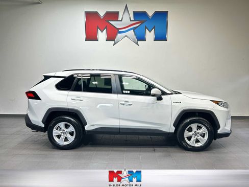 Used 2021 Toyota RAV4 XLE w/ Convenience Package AWD/4WD image 1