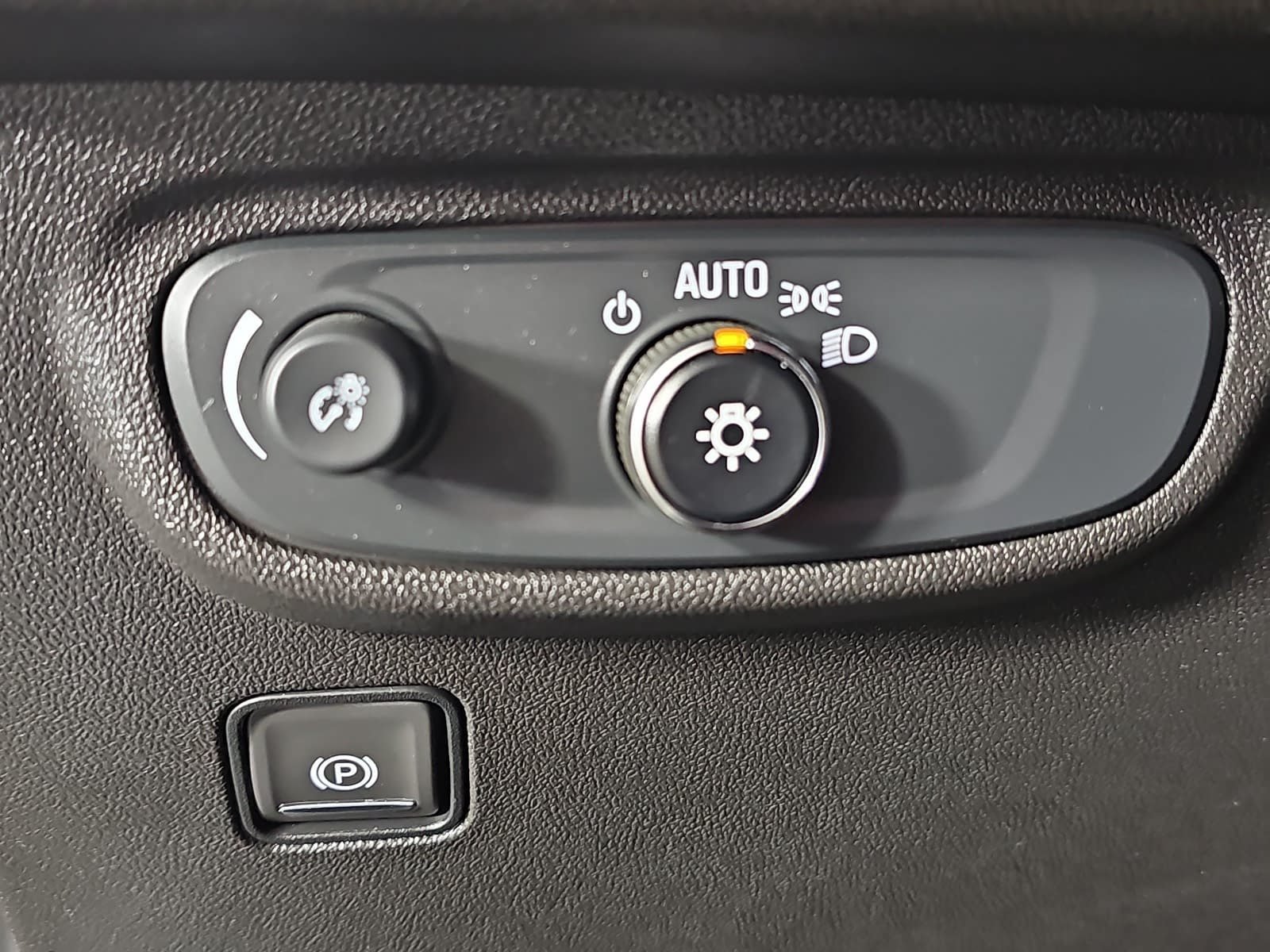 Used 2024 GMC Terrain SLE AWD/4WD image 25