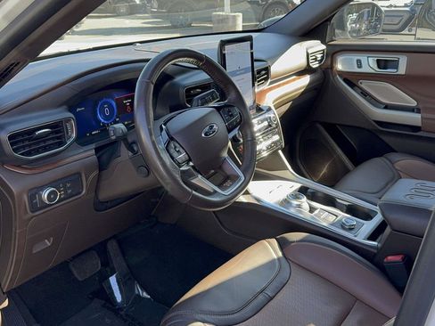 Used 2022 Ford Explorer King Ranch w/ Premium Technology Package image 31