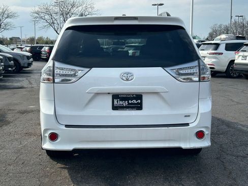 Used 2017 Toyota Sienna SE Premium w/ Protection Package image 6