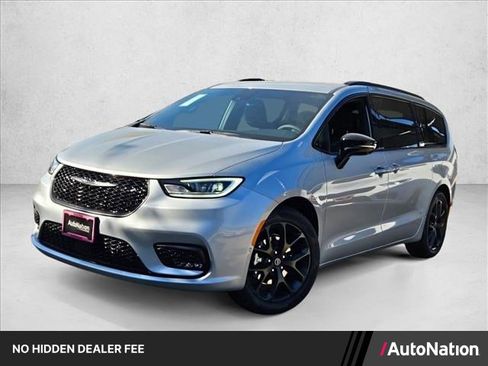 New 2026 Chrysler Pacifica Select w/ S Appearance Package FWD image 1