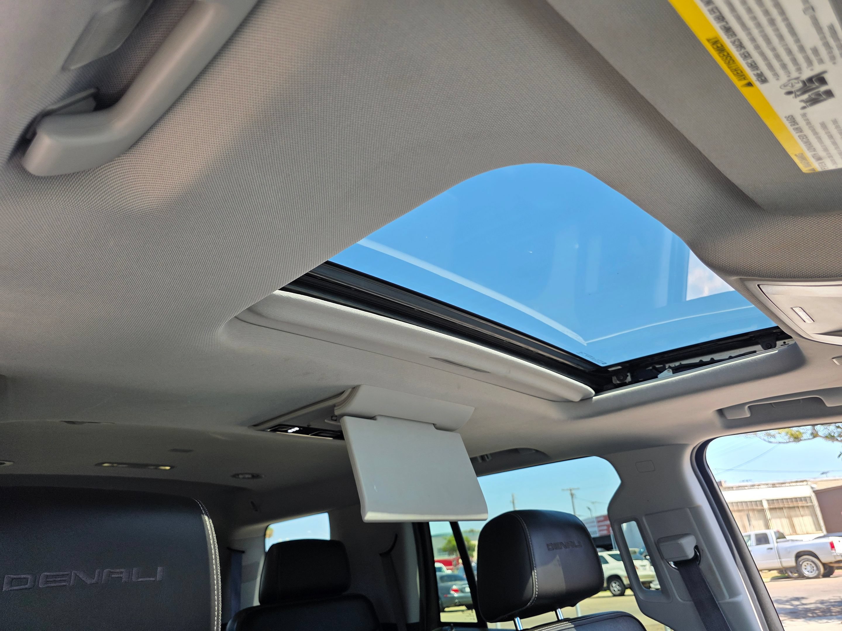 Used 2017 GMC Yukon Denali AWD/4WD image 13