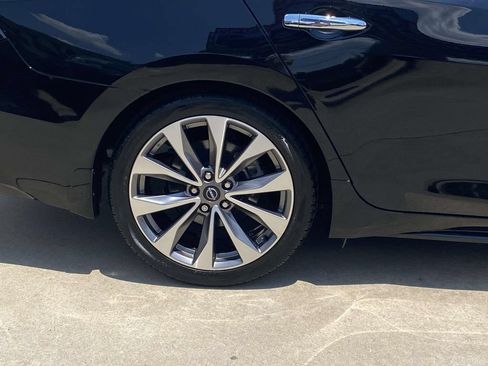 Used 2023 Nissan Maxima Platinum w/ Sport Mat Group FWD image 11