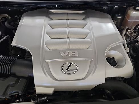 Used 2020 Lexus LX 570 4WD w/ Luxury Package image 33