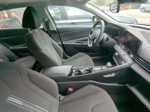 Used 2025 Hyundai Elantra SEL FWD image 5